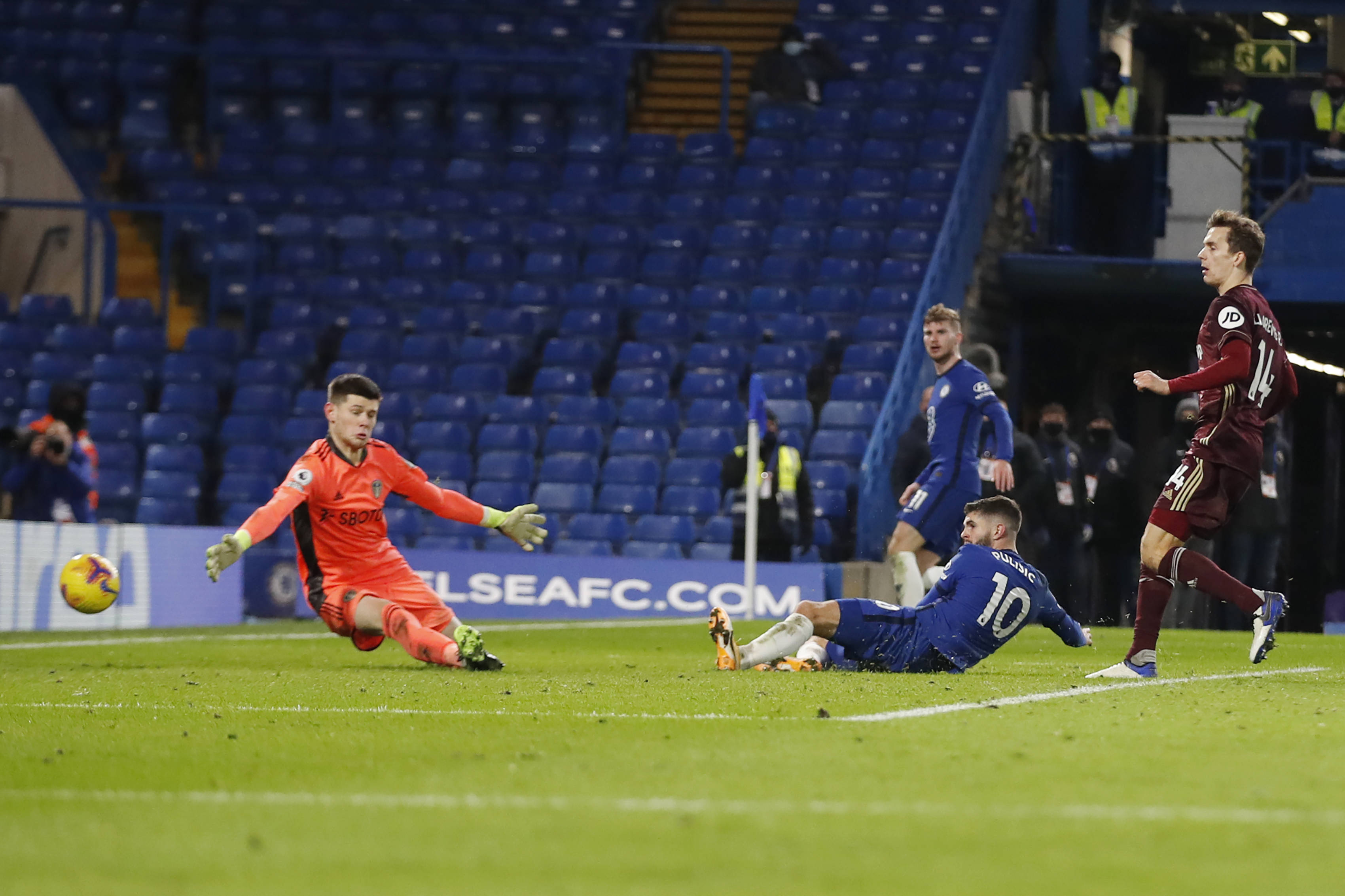 助山东队稳 助山东队稳